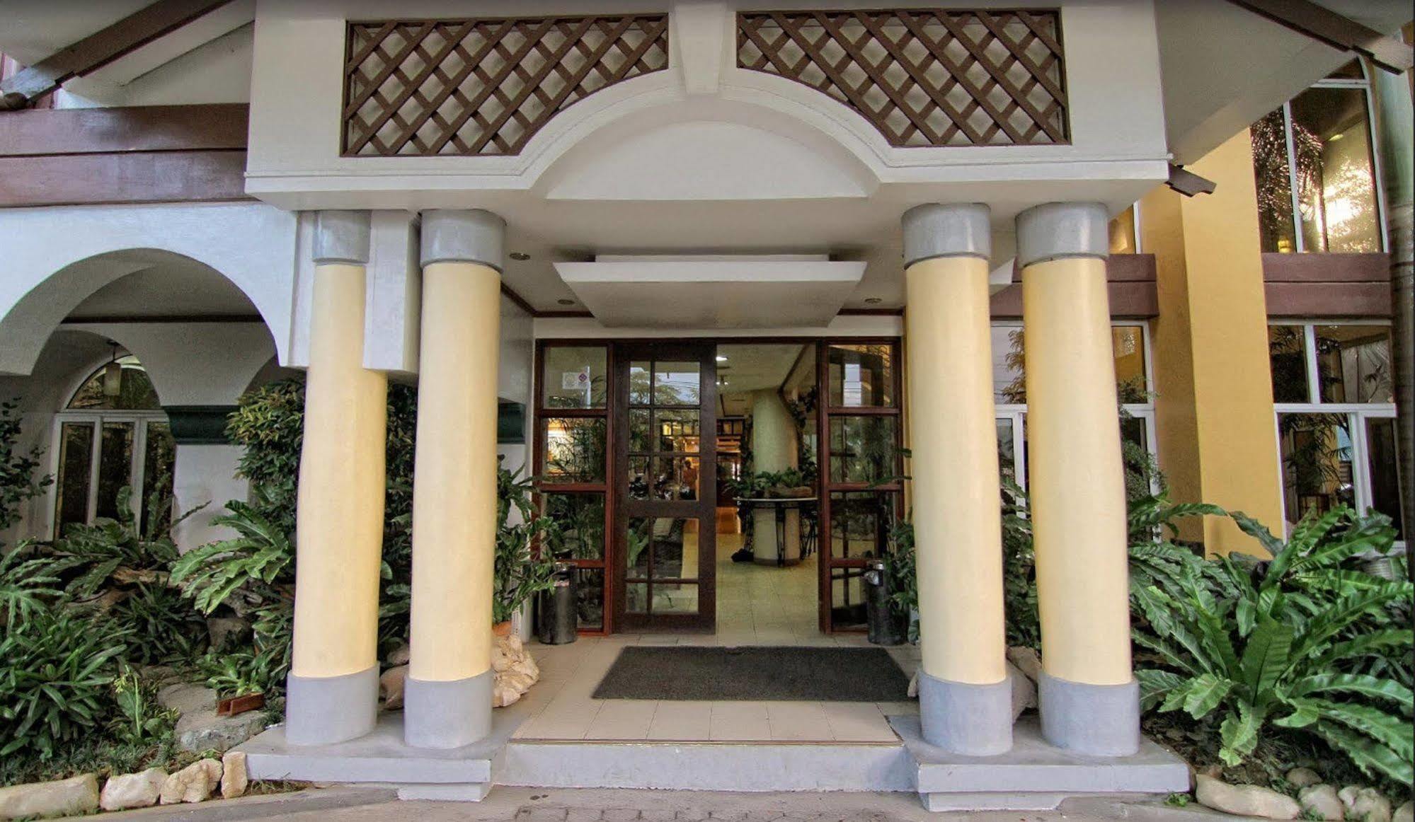 The Shoreline Subic Hotel Olongapo Exterior photo