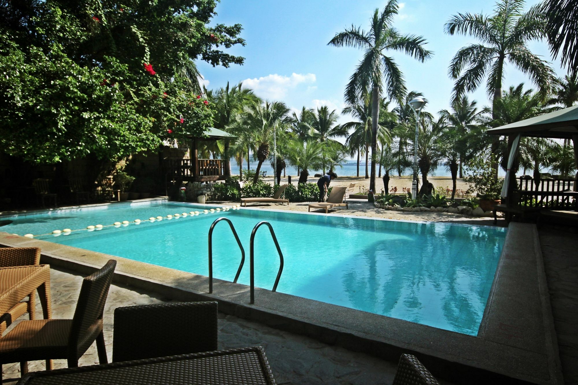 The Shoreline Subic Hotel Olongapo Exterior photo